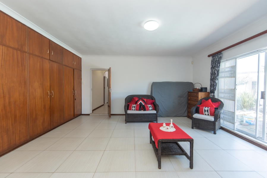 5 Bedroom Property for Sale in Framesby Eastern Cape